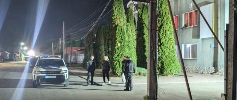 На Ужгородщині поліцейські затримали 20-річного молодика за пограбування працівниці магазину