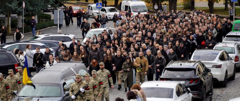 В Ужгороді попрощалися з 19-річним захисником Анатолієм Кофелем: у родини війна забрала вже двох синів