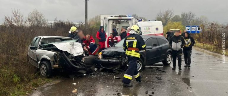 На Закарпатті зіткнулися три автомобілі: 21-річного водія затримали