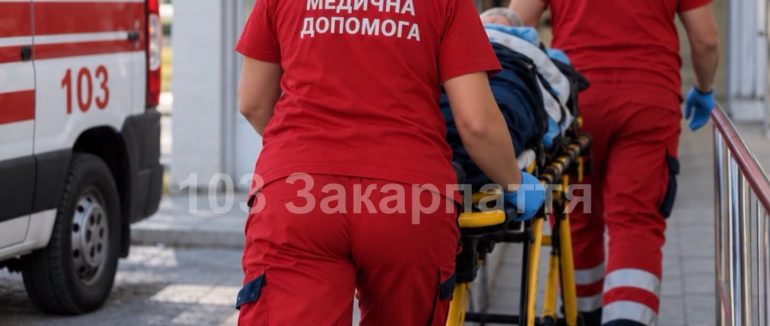 Вдавилася їжею та пережила зупинку серця: дві бригади ЕМД боролися за життя 36-річної жінки