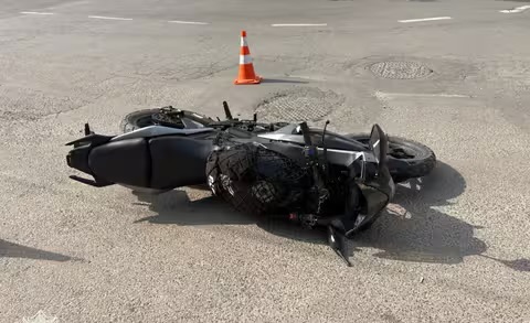 В Ужгороді 17-річний мотоцикліст потрапив у ДТП: його госпіталізували