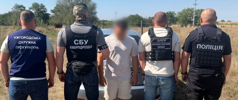 6 000$ через кордон в обхід пунктів пропуску: на Закарпатті поліція викрила трьох переправників