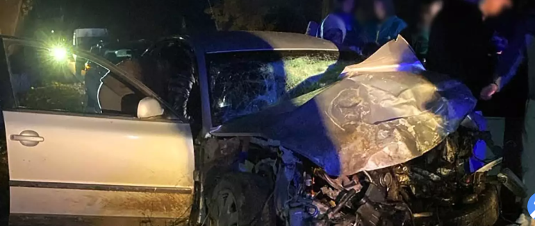 На Рахівщині внаслідок ДТП рятувальники деблокували двох людей