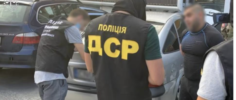 Вимагали гроші за «спокійний» бізнес і вигадані борги: на Закарпатті засудили двох рекетирів